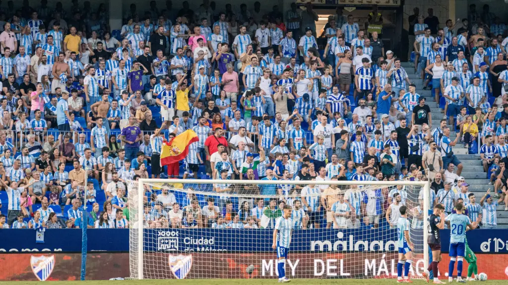EL ASPECTO DE LAS GRADAS DE LA ROSALEDA EN EL MÁLAGA VS EIBAR