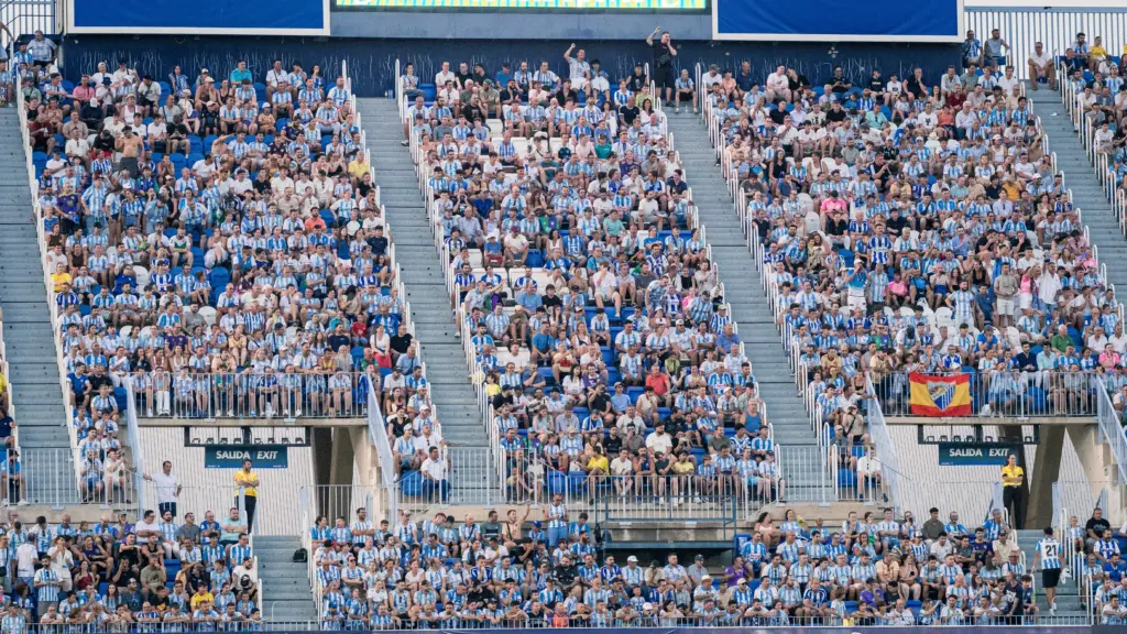 EL ASPECTO DE LAS GRADAS DE LA ROSALEDA EN EL MÁLAGA VS EIBAR