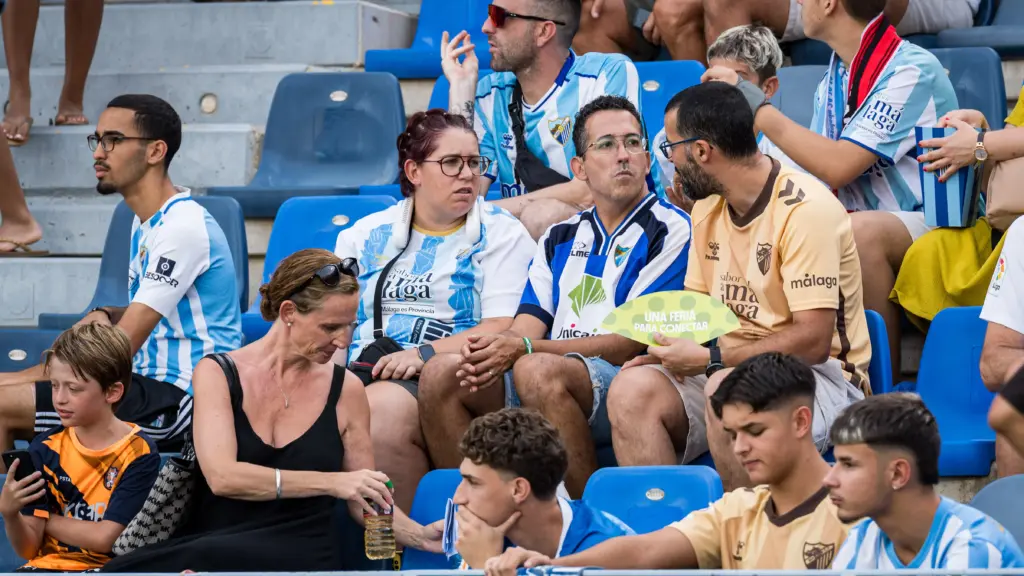LA AFICIÓN DEL MÁLAGA CF EN EL EMPATE ANTE EL EIBAR