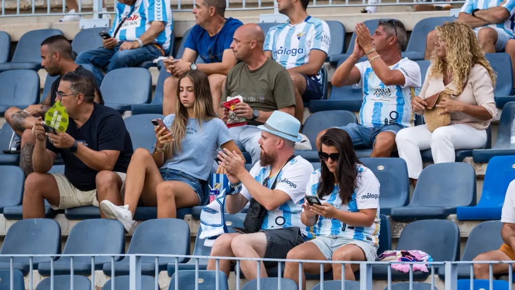 LA AFICIÓN DEL MÁLAGA CF EN EL EMPATE ANTE EL EIBAR
