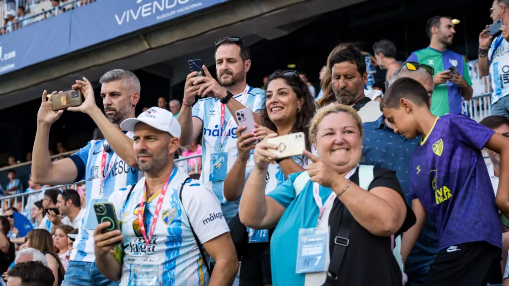 LA AFICIÓN DEL MÁLAGA CF EN EL EMPATE ANTE EL EIBAR
