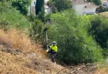 El Ayuntamiento de Benalmádena amplía la batería de actuaciones próximas a viviendas para prevenir posibles incendios forestales