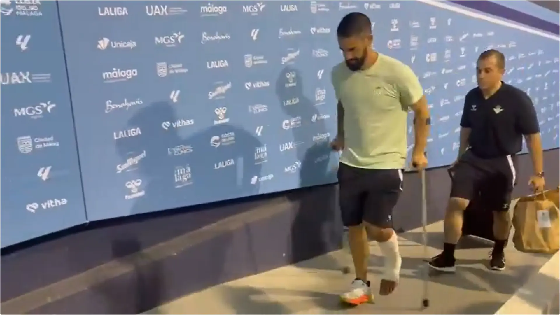 ISCO ABANDONA LA ROSALEDA EN MULETAS