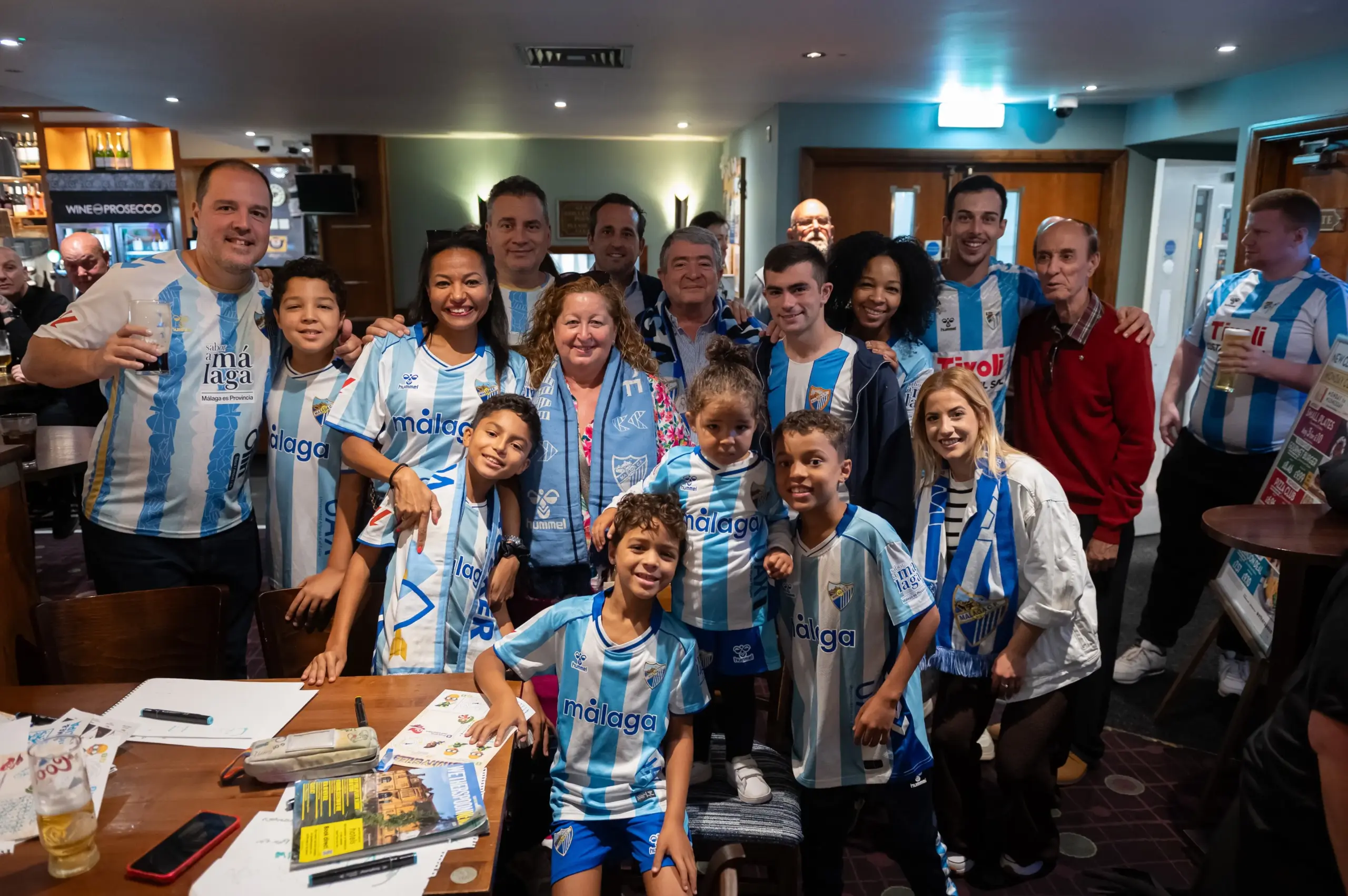 EL MÁLAGA PRESUME DE BLANQUIAZUL EN OXFORD