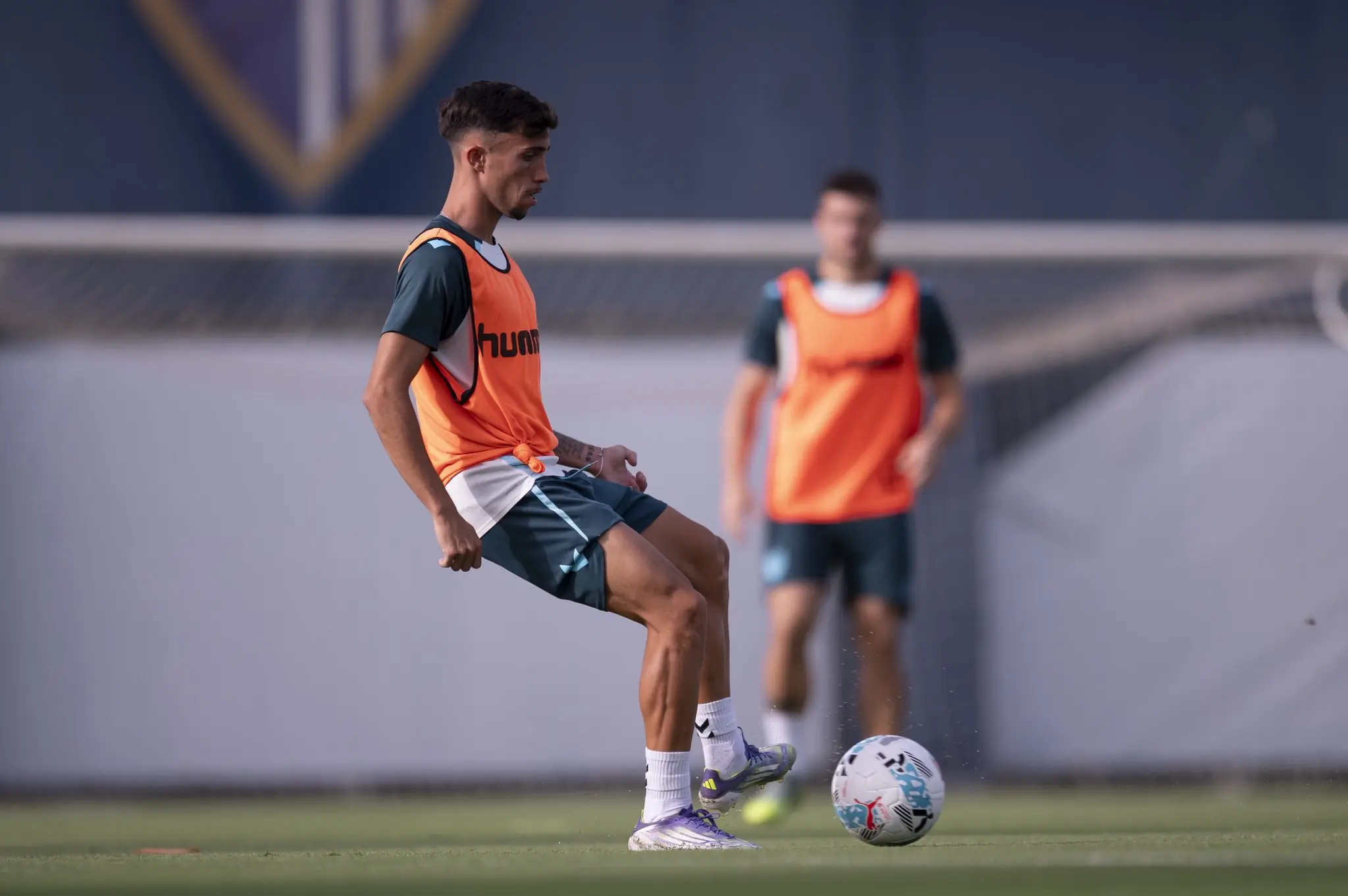 Larrubia se entrena de forma parcial en la previa del duelo ante el Ceuta