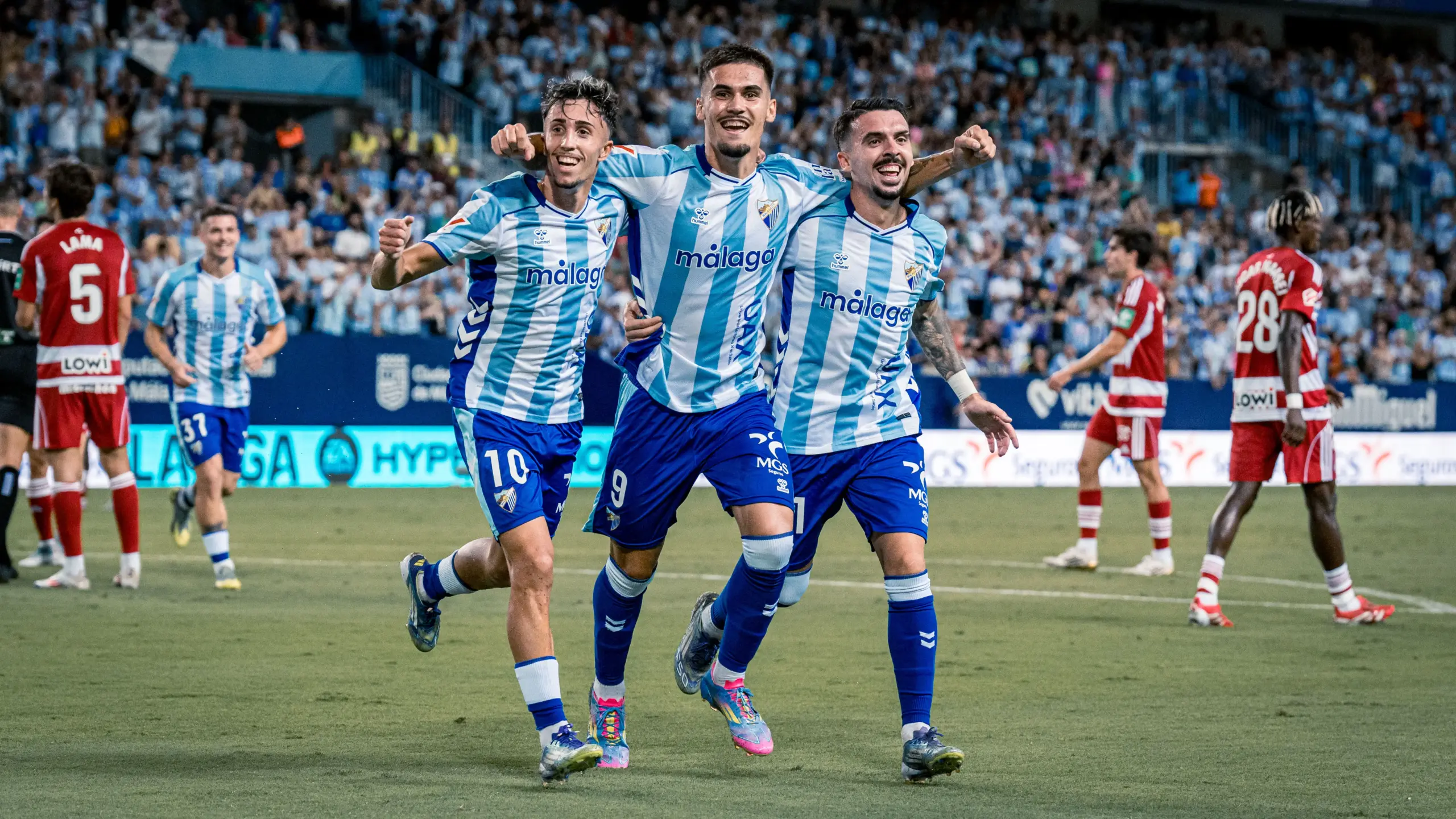 El ascenso sube las cláusulas y mejora las condiciones de 'los bichos' del Málaga
