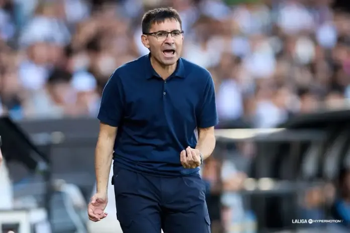 EL SPORTING SE CARGA A SU ENTRENADOR