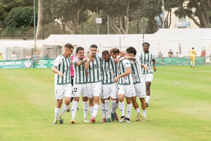 EL VESTUARIO DEL JUVENTUD DE TORREMOLINOS SE PLANTA ANTE LOS IMPAGOS EL VESTUARIO DEL JUVENTUD DE TORREMOLINOS SE PLANTA ANTE LOS IMPAGOS