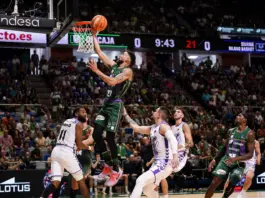 CHRIS DUARTE PENETRA HACIA EL ARO ANTE SURNE BILBAO BASKET