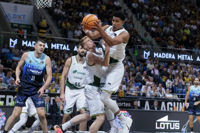 UNICAJA SE QUEDA MARCANDO EL LÍMITE DEL PLAYOFF TRAS LA JORNADA 4 UNICAJA SE QUEDA MARCANDO EL LÍMITE DEL PLAYOFF TRAS LA JORNADA 4
