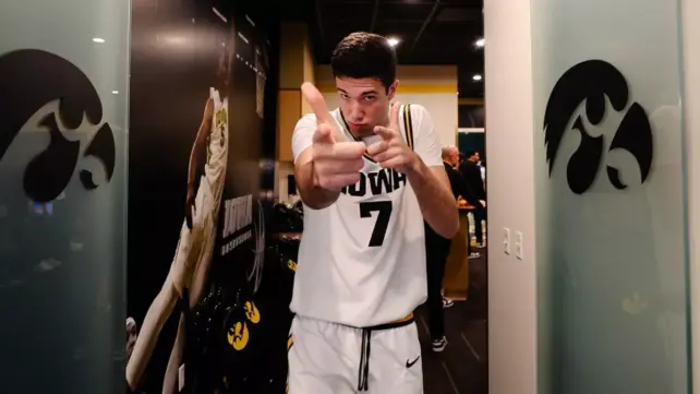 Álvaro Folgueiras debuta sólido con Iowa