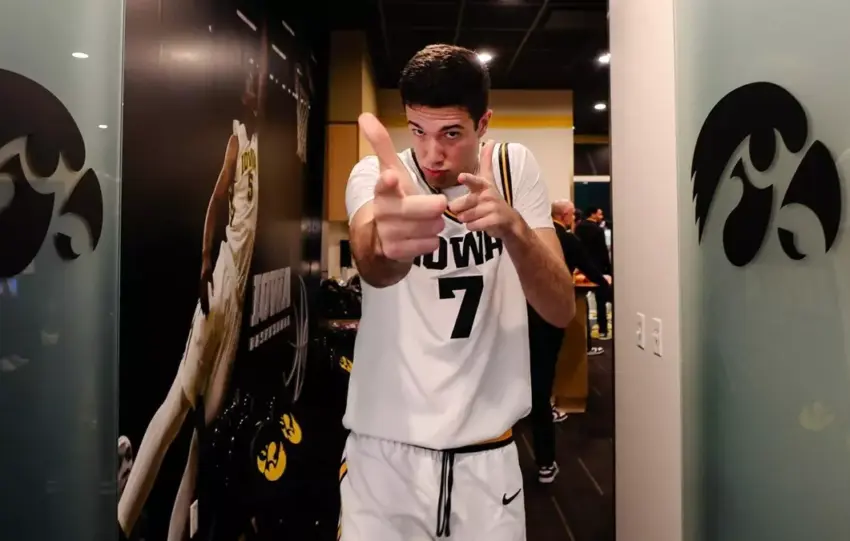 Álvaro Folgueiras debuta sólido con Iowa