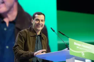 JUANMA MORENO RENUEVA EL LIDERAZGO EN EL PP ANDALUZ