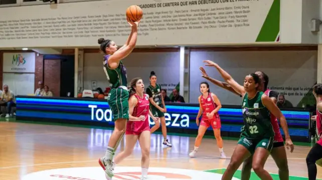 El Unicaja Mijas sigue intratable en el Martín Urbano (100-59)