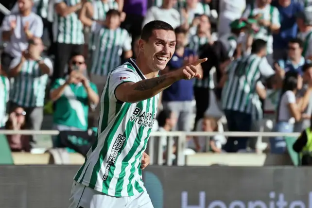 ADRIÁN FUENTES DE SER PICHICHI DE PRIMERA RFEF A SER LA AMENAZA DEL CORDOBA