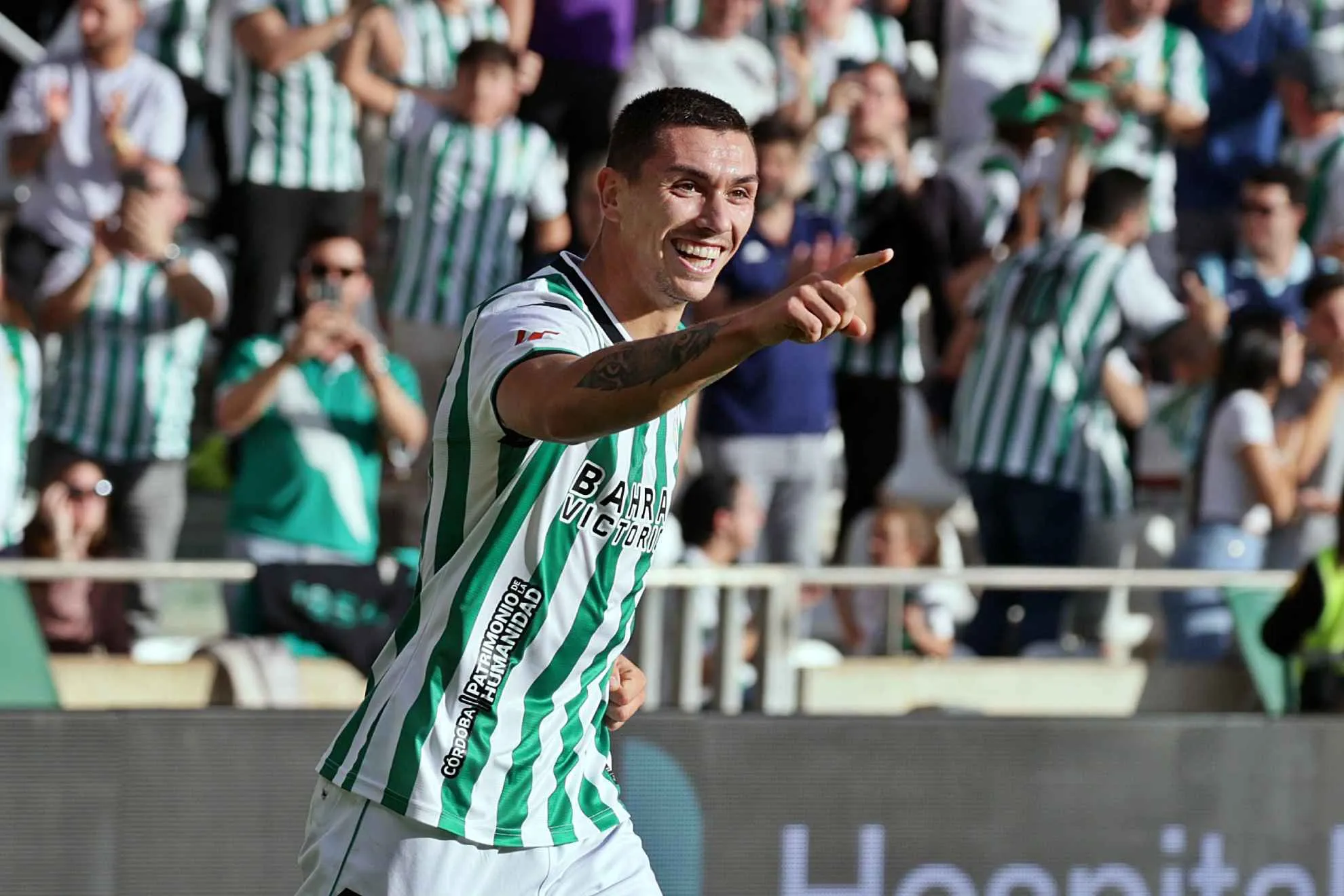 ADRIÁN FUENTES DE SER PICHICHI DE PRIMERA RFEF A SER LA AMENAZA DEL CORDOBA