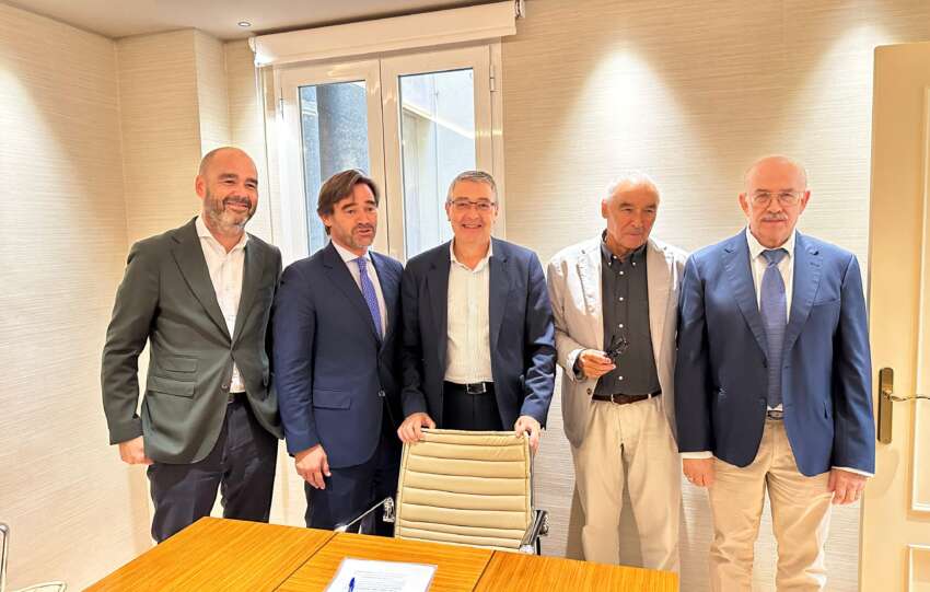 Alcalde promotor entidad bancaria secretario ayto y notario