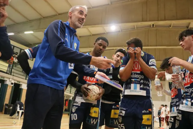 CHISPI DANDO INSTRUCCIONES min 11zon