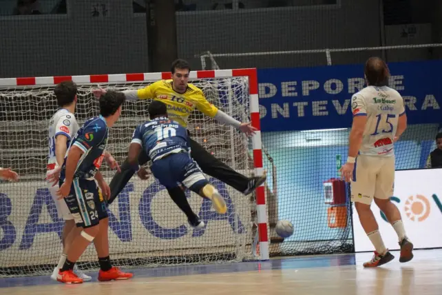 El Trops Málaga cae en Pontevedra (30-25) en su regreso a la competición