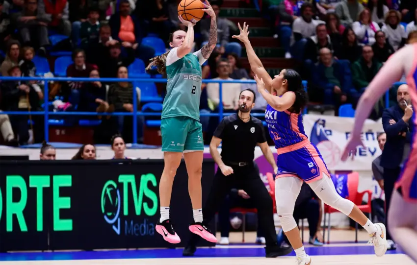 El CAB Estepona firma un triunfo de autoridad ante el Baxi Ferrol (75-95).