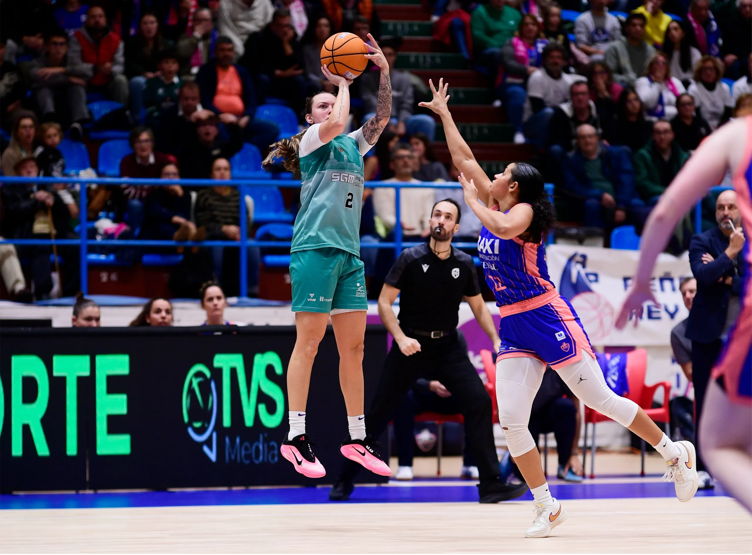 El CAB Estepona firma un triunfo de autoridad ante el Baxi Ferrol (75-95).