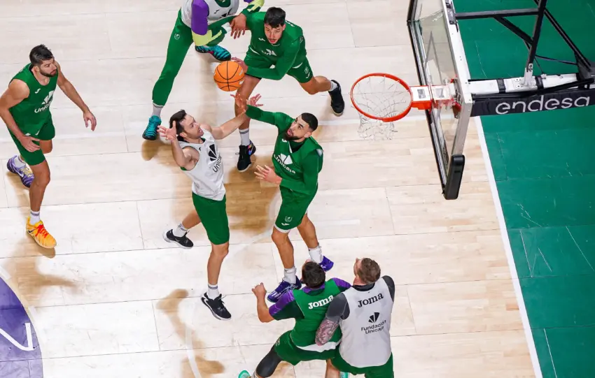 El Unicaja calienta motores antes de recibir al BAXI Manresa