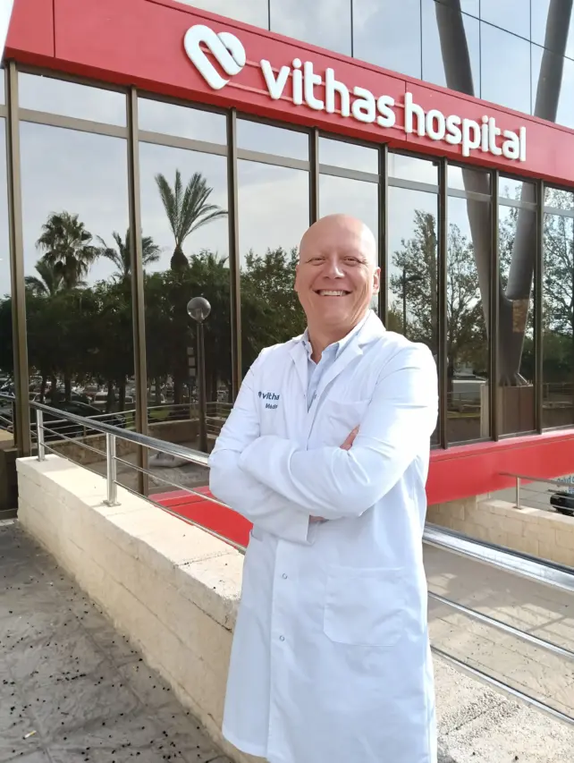 Dr. Francisco Miralles, jefe del Servicio de Medicina Interna del Hospital Vithas Xanit Internacional