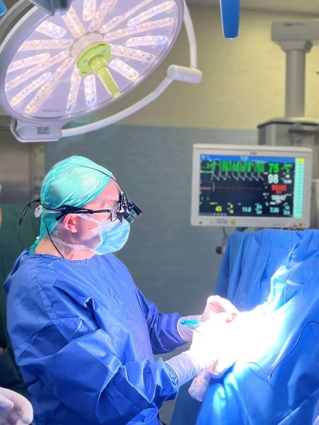 El Dr. Benjamín López durante la intervención