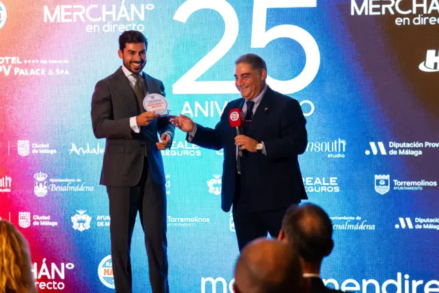 Nacho Pérez recibe el Escudo de Oro de Radio MARCA Málaga