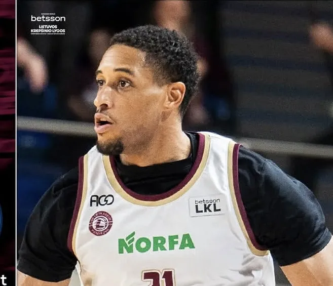 Augustine Rubit se luce con Lietkabelis antes de su llegada a Málaga