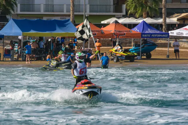 El malagueño Adrián Albuera se proclama bicampeón de España de motos de agua en Mazarrón