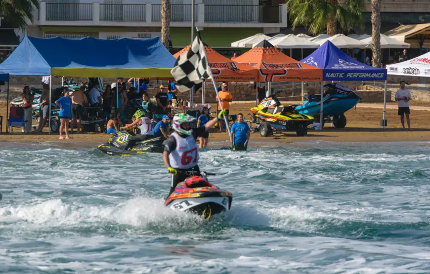 El malagueño Adrián Albuera se proclama bicampeón de España de motos de agua en Mazarrón