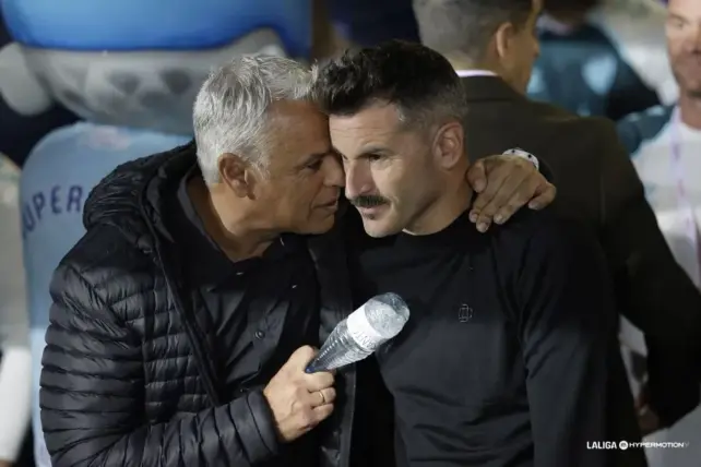 IVAN ANIA ECHA UN CABLE A PELLICER