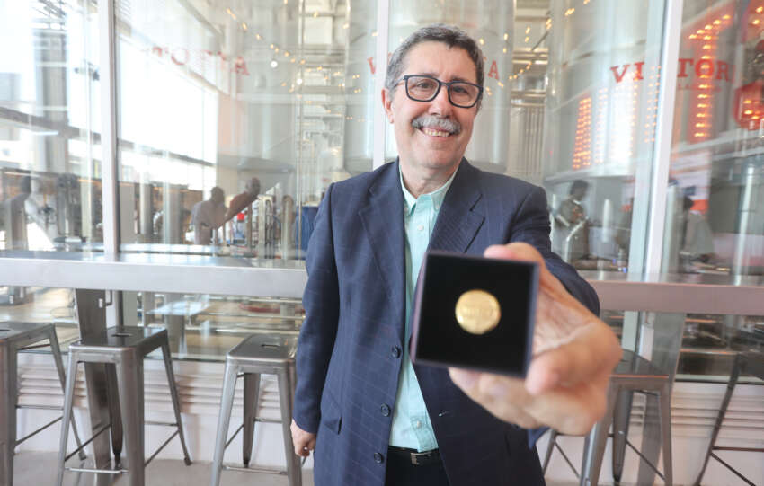 PEDRO TORRES HOMENAJE ESCUDO ORO RADIO MARCA MÁLAGA