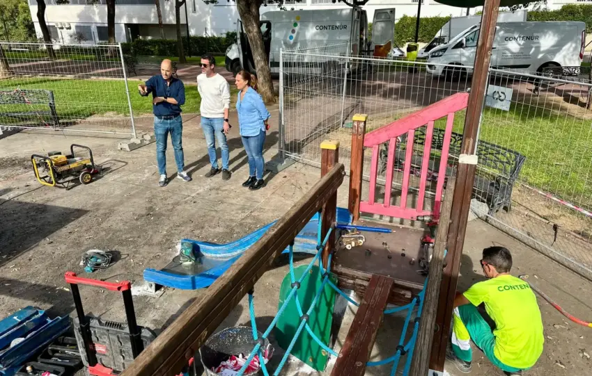 El Ayuntamiento de Fuengirola reforma la zona infantil del parque San Álvaro de Los Pacos