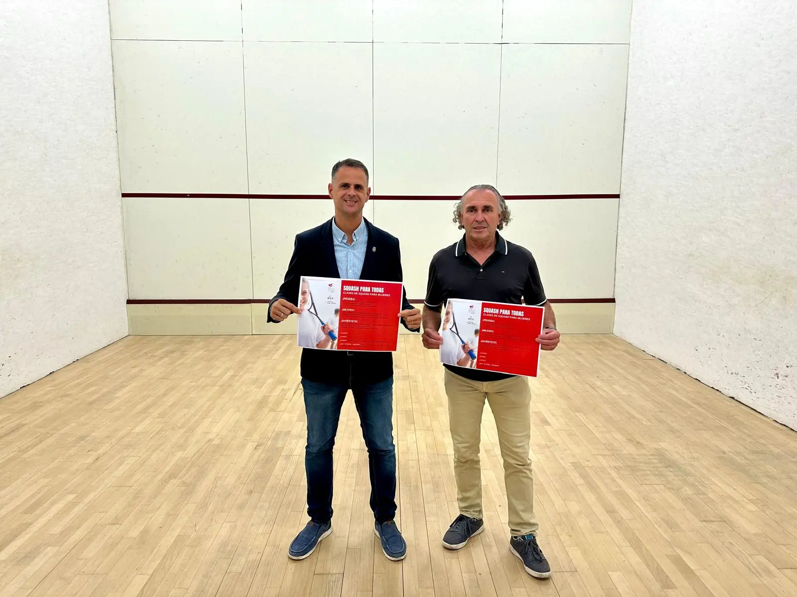 Las pistas de squash del Complejo Elola de Fuengirola albergarán clases gratuitas de este deporte para mujeres todos los jueves