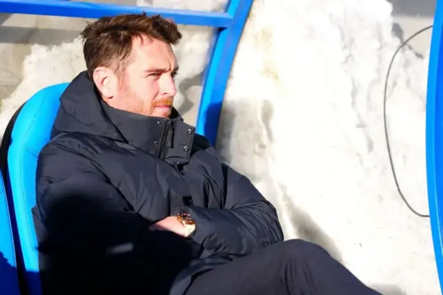 LALIGA HYPERMOTION TRITURA A LOS ENTRENADORES CON 8 CESADOS