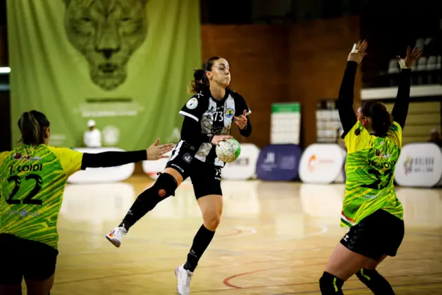 El Costa del Sol Málaga sufre y gana ante Grafometal Sporting La Rioja (22-21)