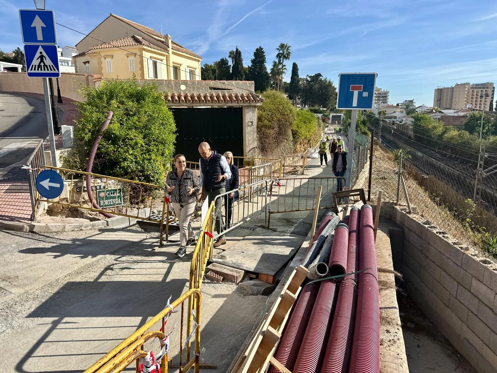 El Ayuntamiento de Fuengirola avanza en la remodelación viaria de Torreblanca con la reforma de la calle Hortensia