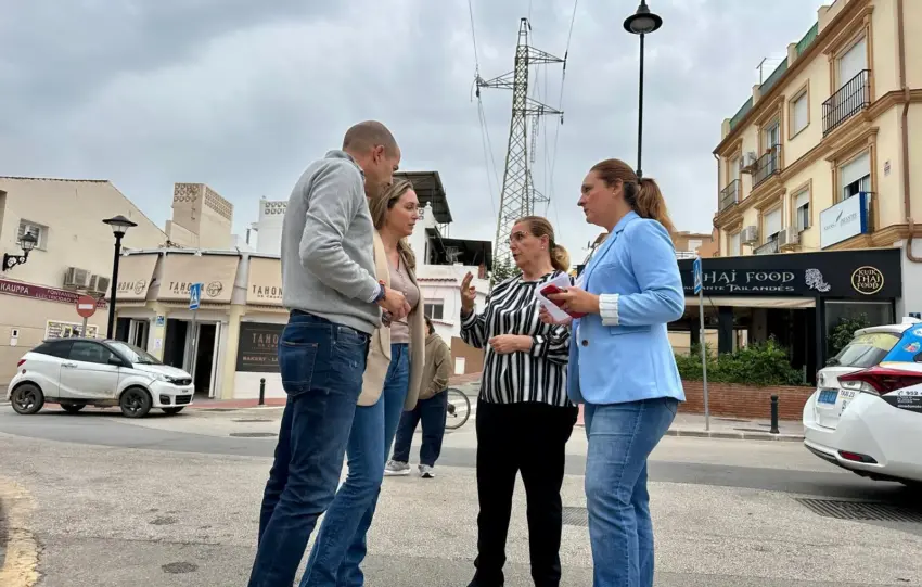 El Ayuntamiento de Fuengirola ultima el soterramiento del tendido aéreo de Los Pacos con el desmontaje de los cables y torretas