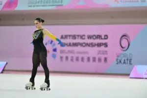 NATALIA BALDIZZONE MIENTRAS PATINA 1