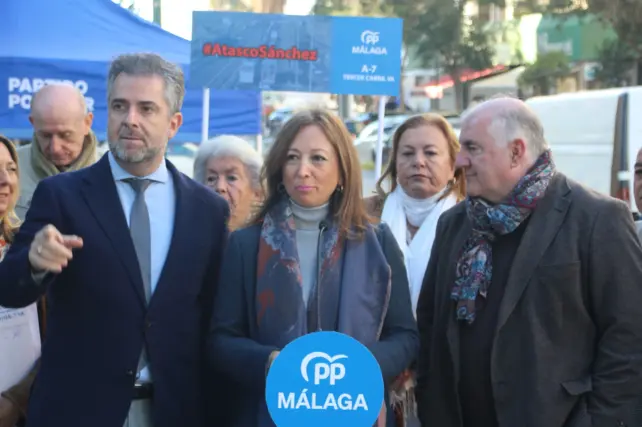 Navarro imagen 2 Recogida Firmas Tercer Carril El Palo 20 noviembre 2025 11zon