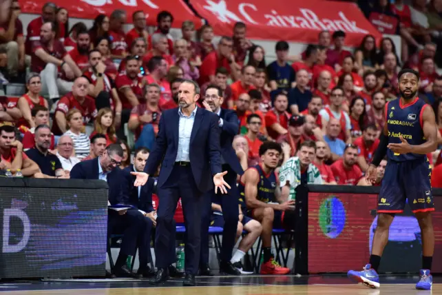 JOAN PLAZA ANTES DE RECIBIR AL UNICAJA