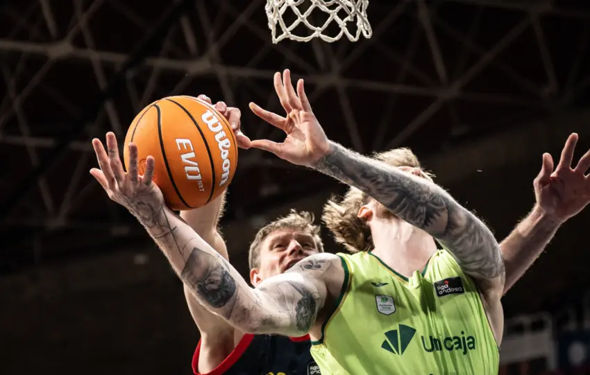 RS856313 J06 MBA UNI Firmar acb Photo Dani Catalan