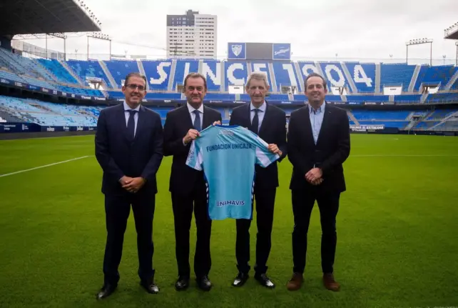 El Málaga CF y Fundación Unicaja oficializan su acuerdo para la 25/26. || Foto: Málaga CF