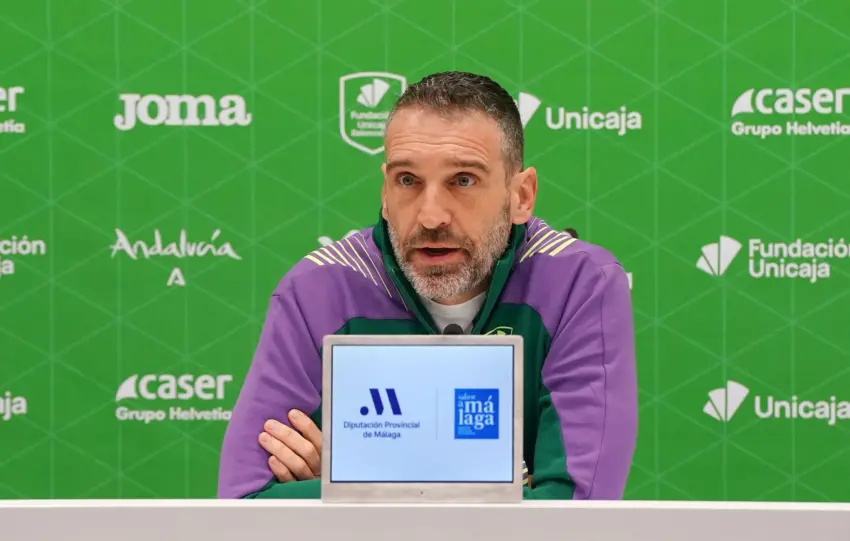 Ibon Navarro habla en rueda de prensa sobre la regularidad de Unicaja y Manresa || Foto: Unicaja