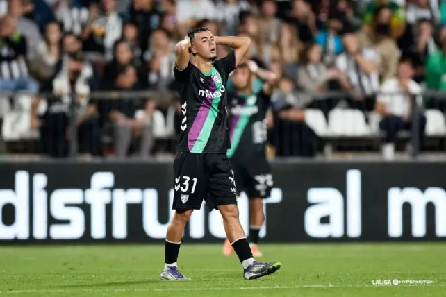 CRÓNICA | Pena máxima en Castalia: El Málaga CF se deja remontar en la prolongación