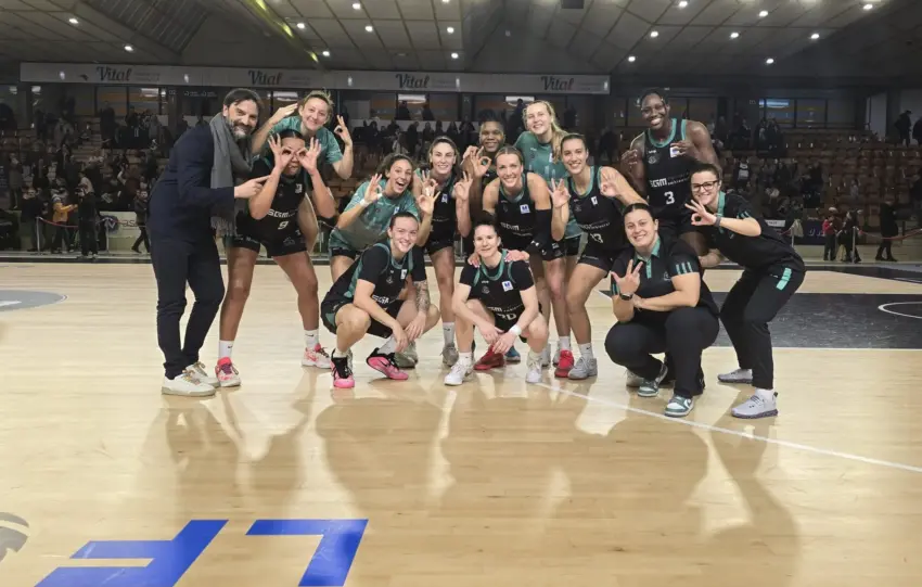 CAB Estepona arranca con Aneas a lo grande: triunfo y lluvia de triples (71-91)