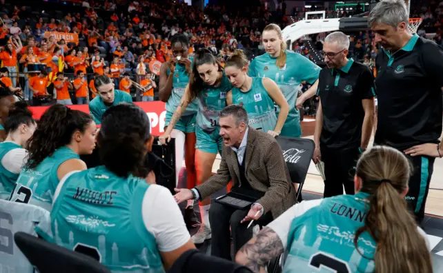 FRANCIS TOMÉ CESADO COMO TÉCNICO COMO CAB ESTEPONA