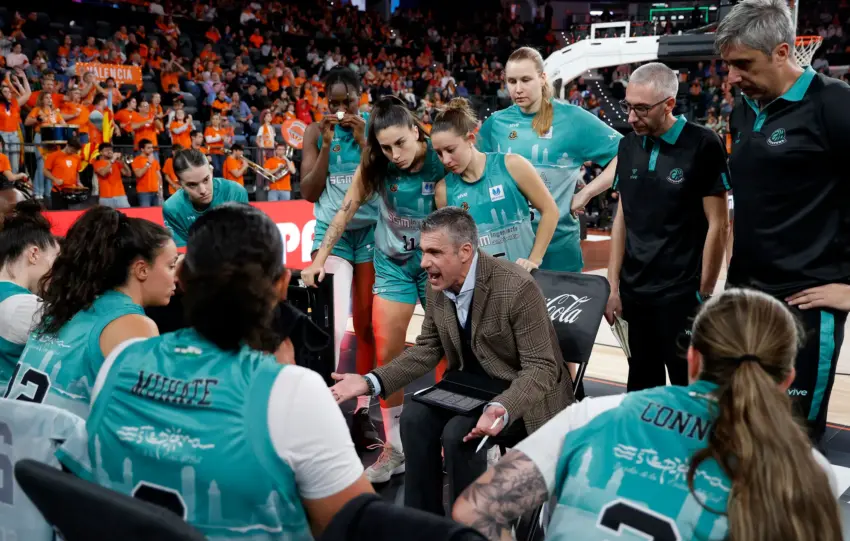 FRANCIS TOMÉ CESADO COMO TÉCNICO COMO CAB ESTEPONA